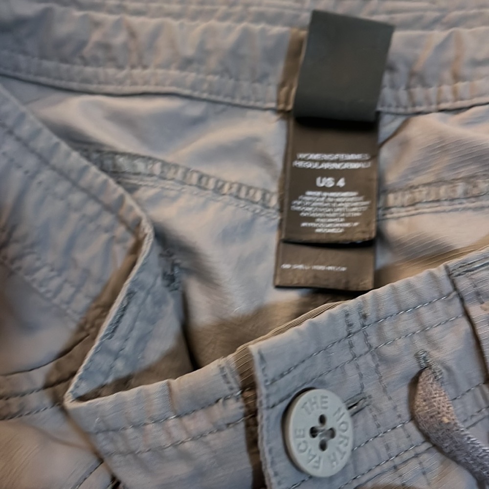 The North Face Lightweight Gray Cargo  Roll Up Into Capris Pants Size  4 - Picture 6 of 10